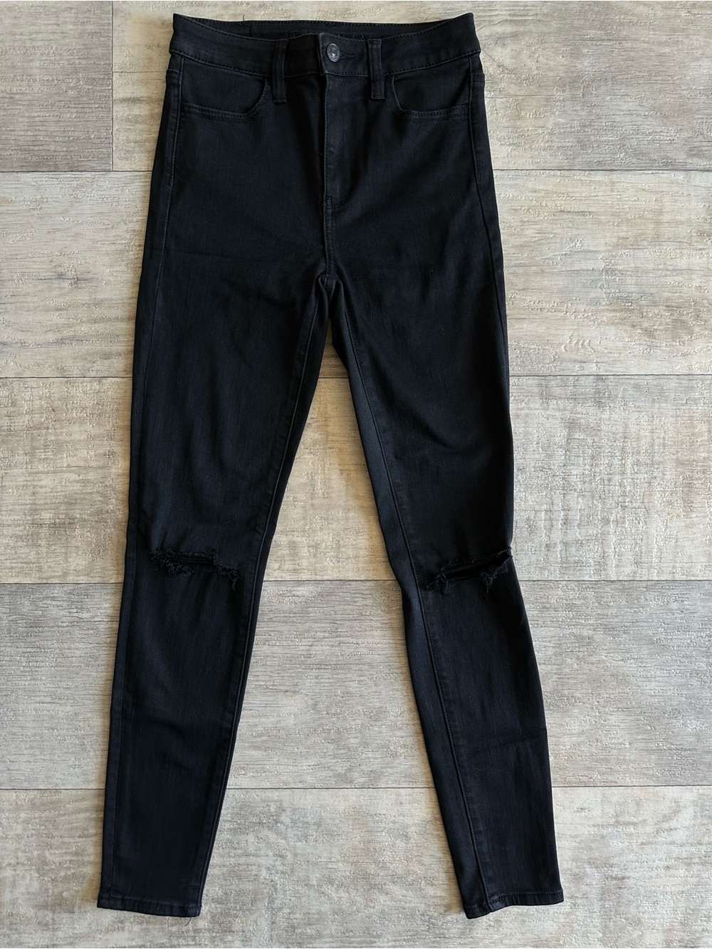 American Eagle Super Hi-Rise Jegging Black Distressed Knee Rips Size 4